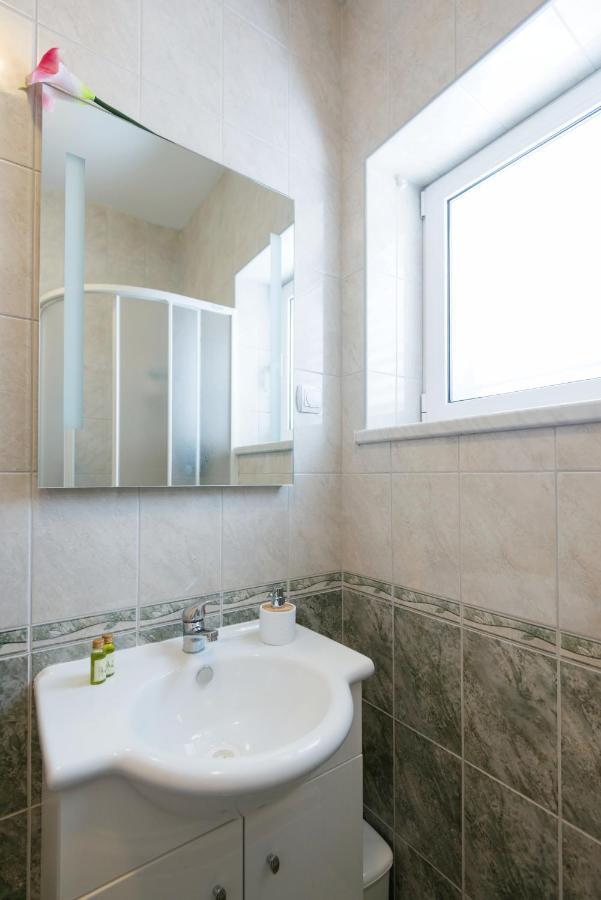 Guesthouse Sanela โปเมนา ภายนอก รูปภาพ