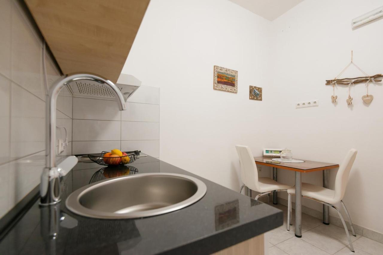 Guesthouse Sanela โปเมนา ภายนอก รูปภาพ