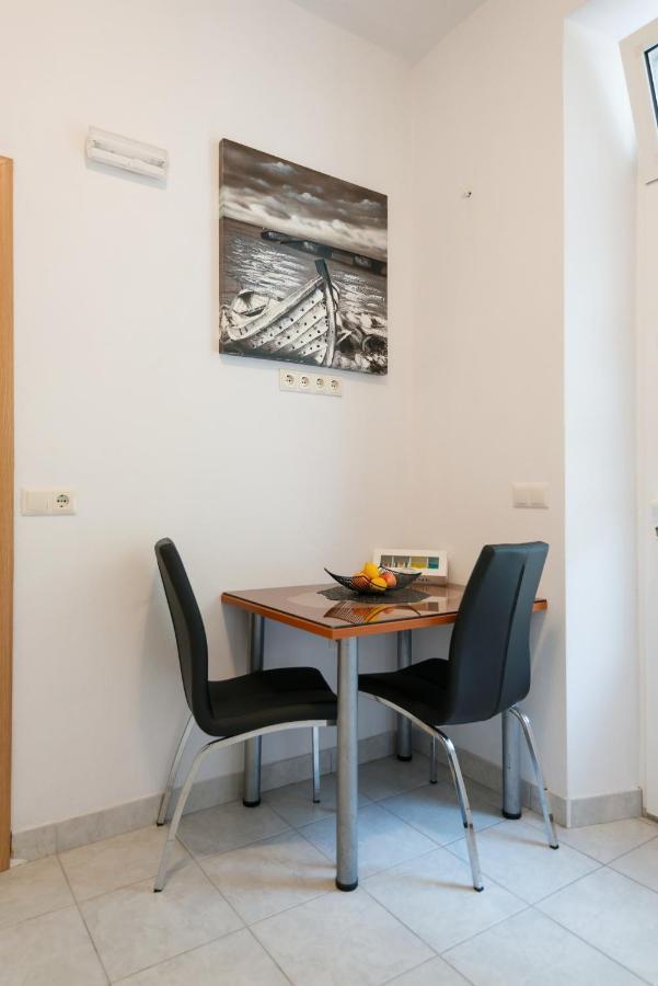 Guesthouse Sanela โปเมนา ภายนอก รูปภาพ