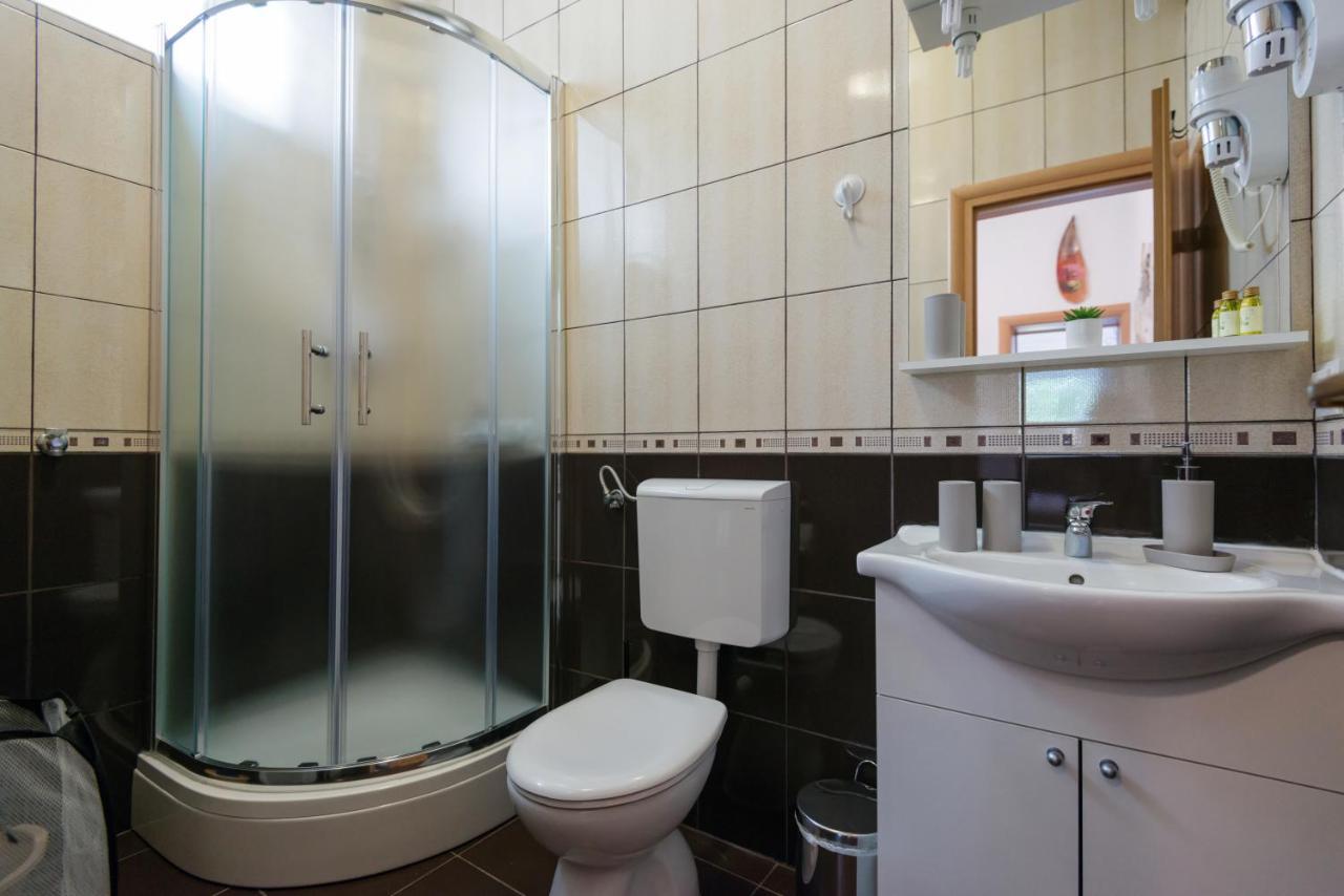 Guesthouse Sanela โปเมนา ภายนอก รูปภาพ