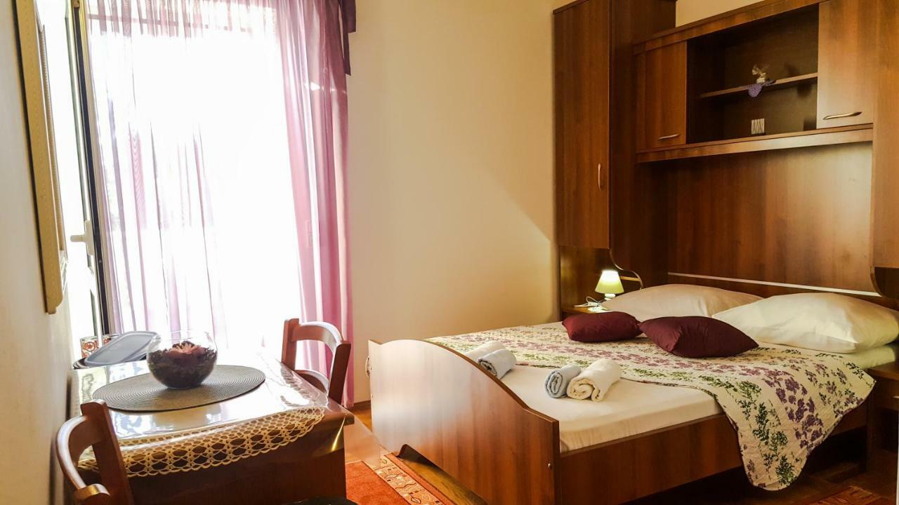 Guesthouse Sanela โปเมนา ภายนอก รูปภาพ
